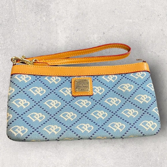 Dooney & Bourke Handbags - EUC/ NWOT Dooney & Bourke Signature Canvas Wristlet